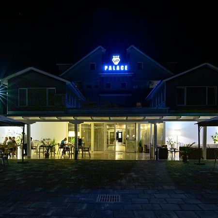 Vila Palace Karánsebes Kültér fotó