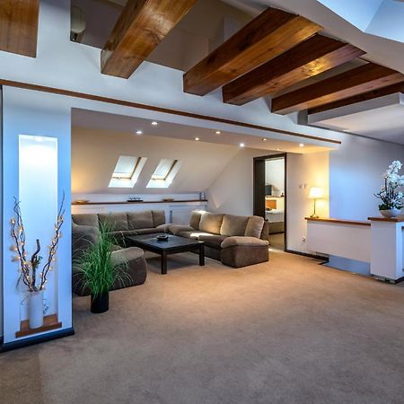 Vila Palace Karánsebes Kültér fotó