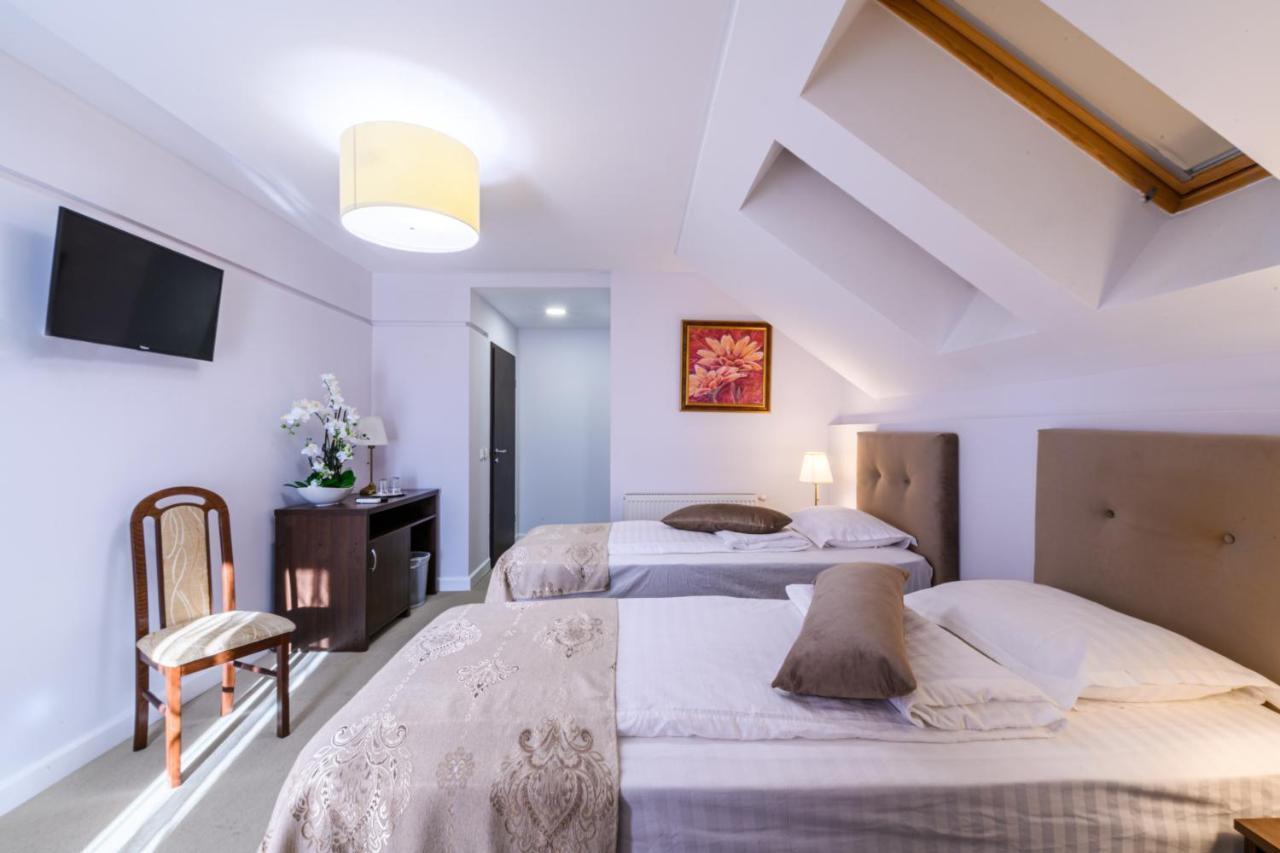 Vila Palace Karánsebes Kültér fotó