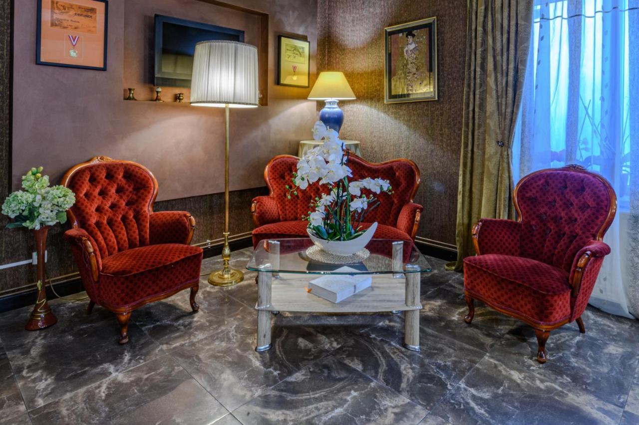 Vila Palace Karánsebes Kültér fotó