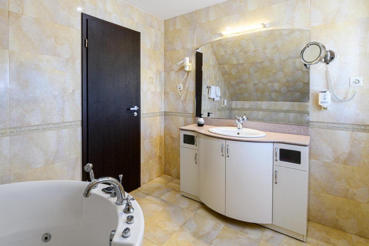 Vila Palace Karánsebes Kültér fotó