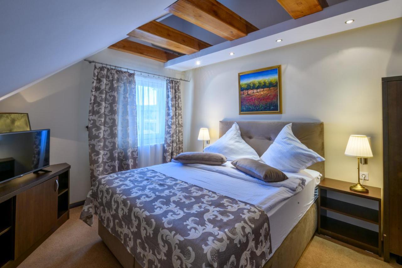 Vila Palace Karánsebes Kültér fotó