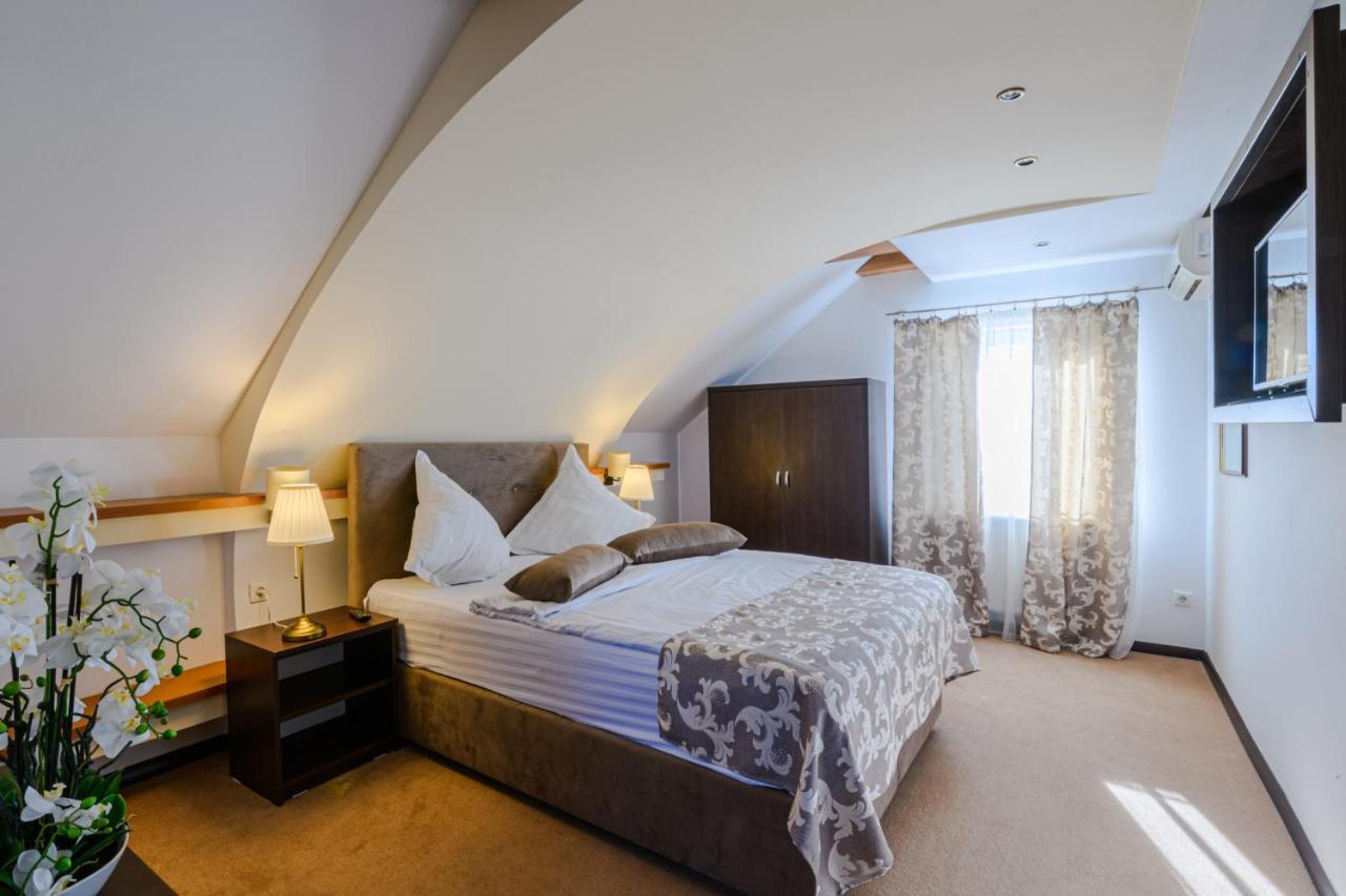 Vila Palace Karánsebes Kültér fotó